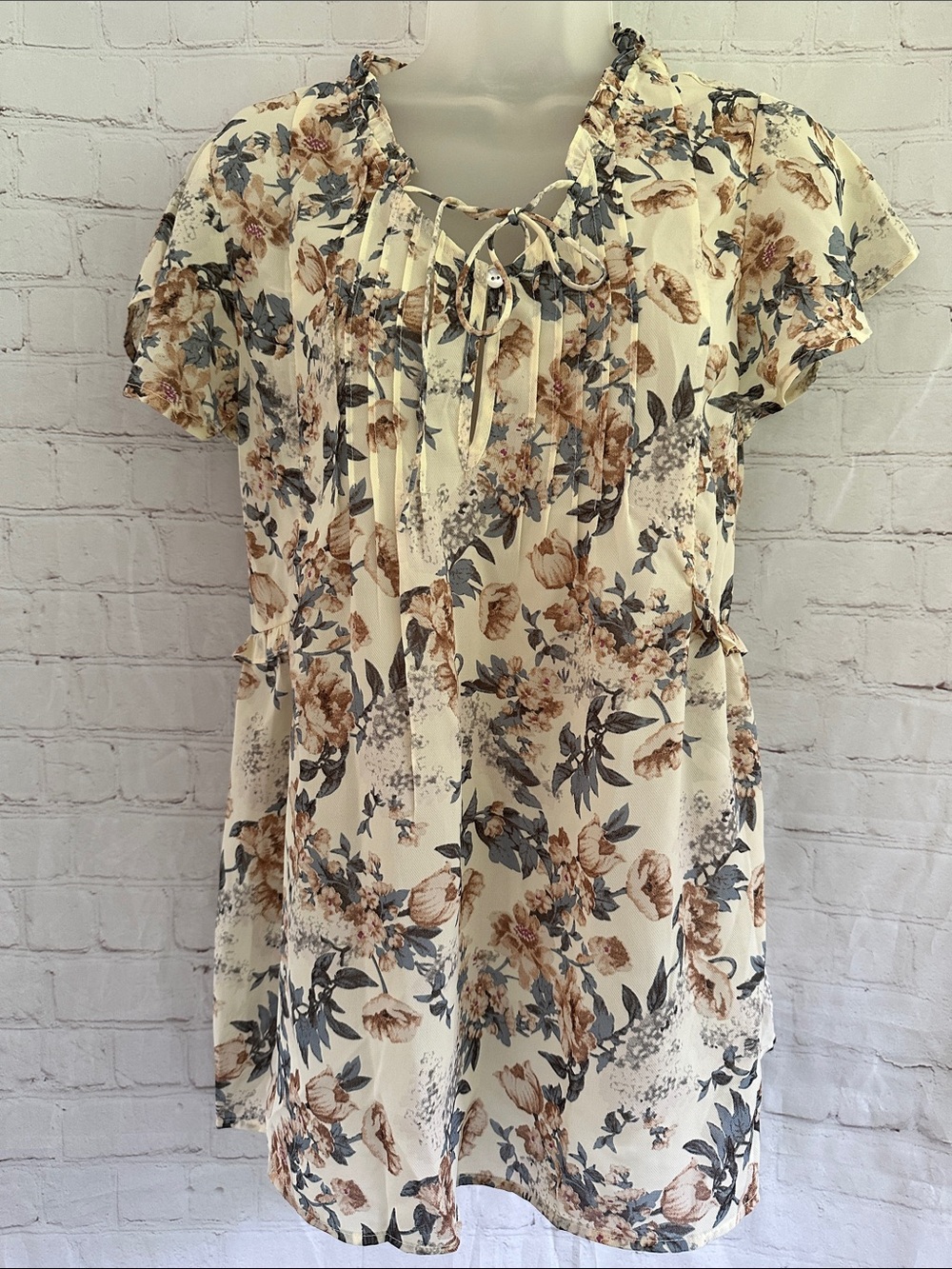 Doe & Rae Floral Tie-Neck Women's Blouse in Cream and Brown size L